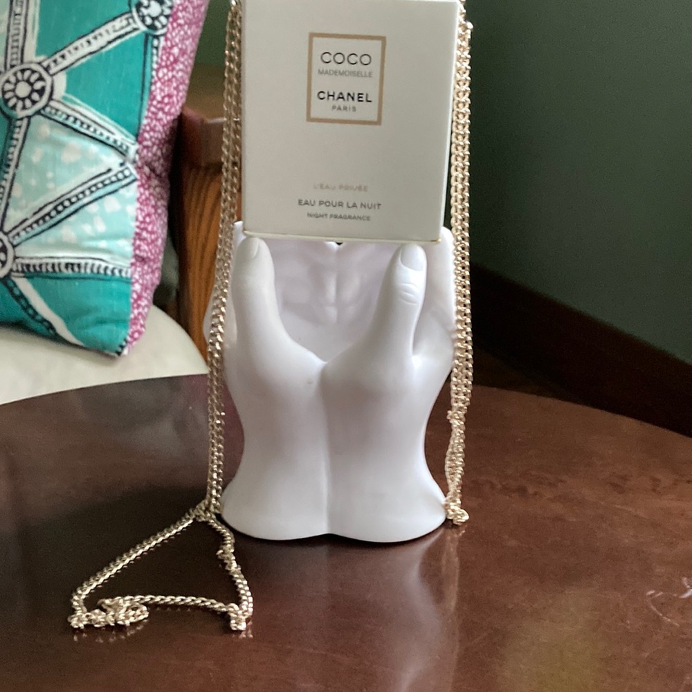 CHANEL FRAGRANCE CROSS BODY🖤